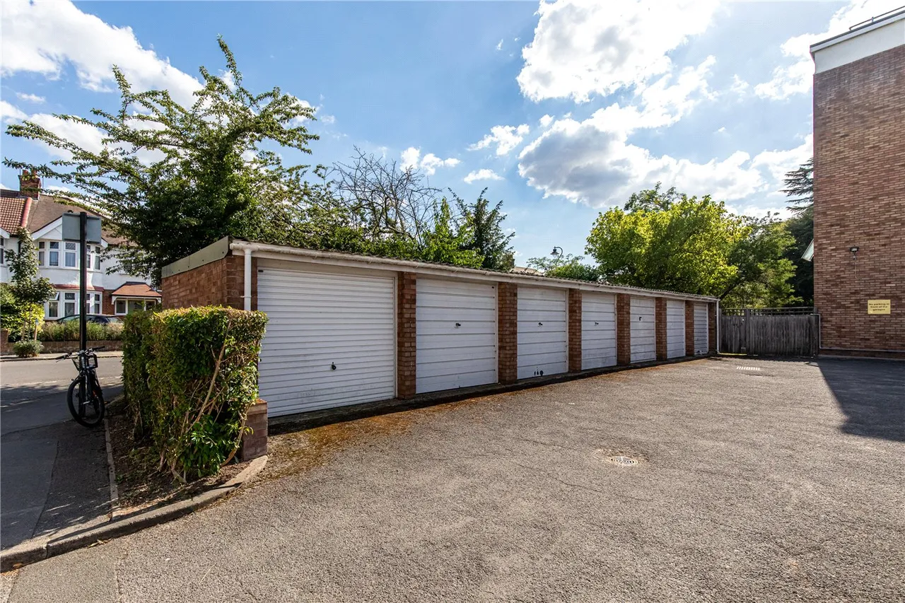 Balmain Close, London, W5, photo 8