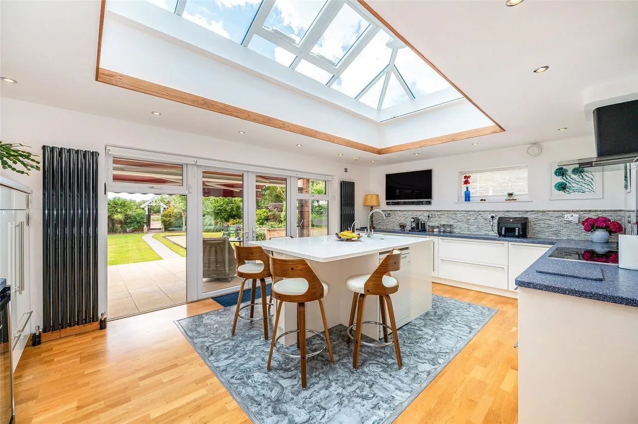 Havant Road, Hayling Island, PO11, photo 4