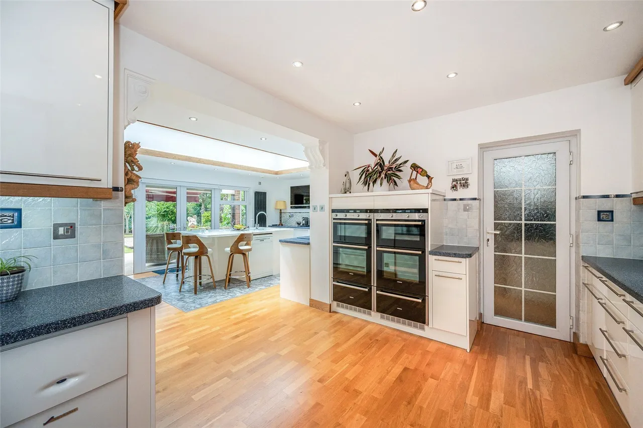 Havant Road, Hayling Island, PO11, photo 5