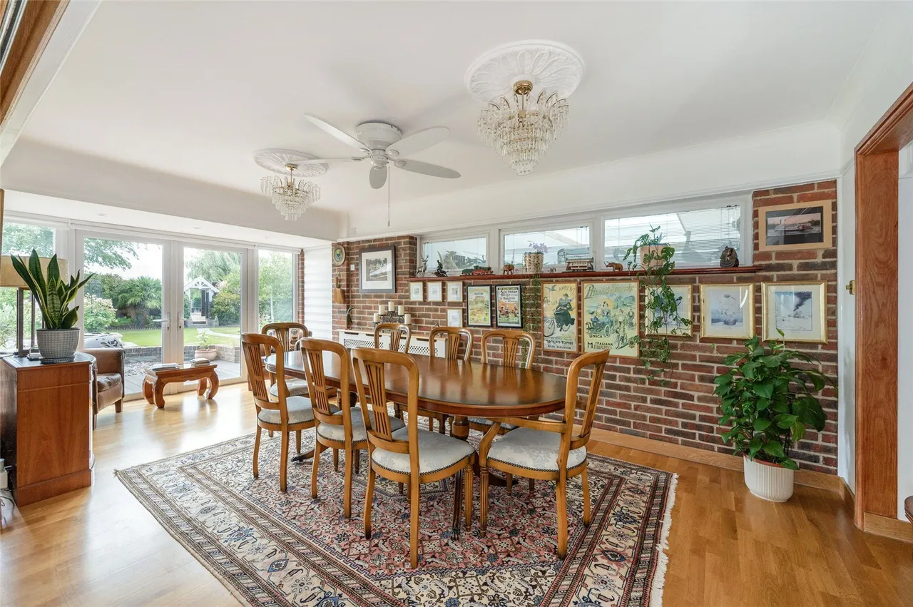 Havant Road, Hayling Island, PO11, photo 6