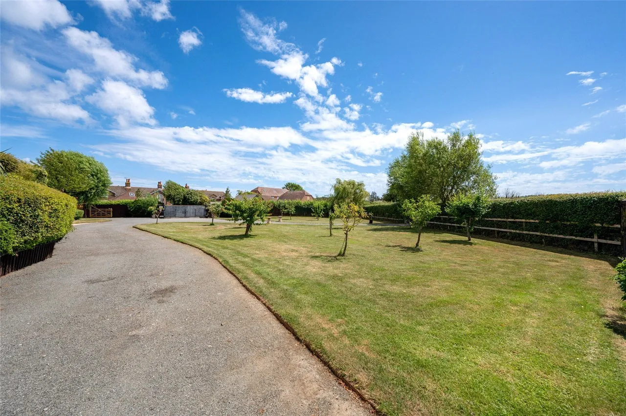 Havant Road, Hayling Island, PO11, photo 16