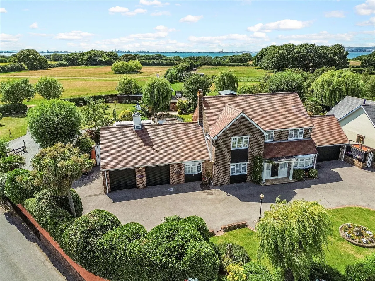 Havant Road, Hayling Island, PO11, photo 2