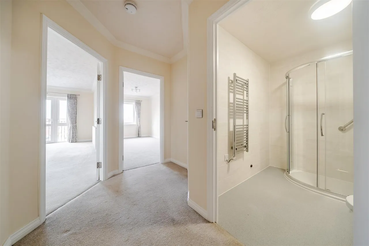 Botley Road, Park Gate, SO31, photo 6
