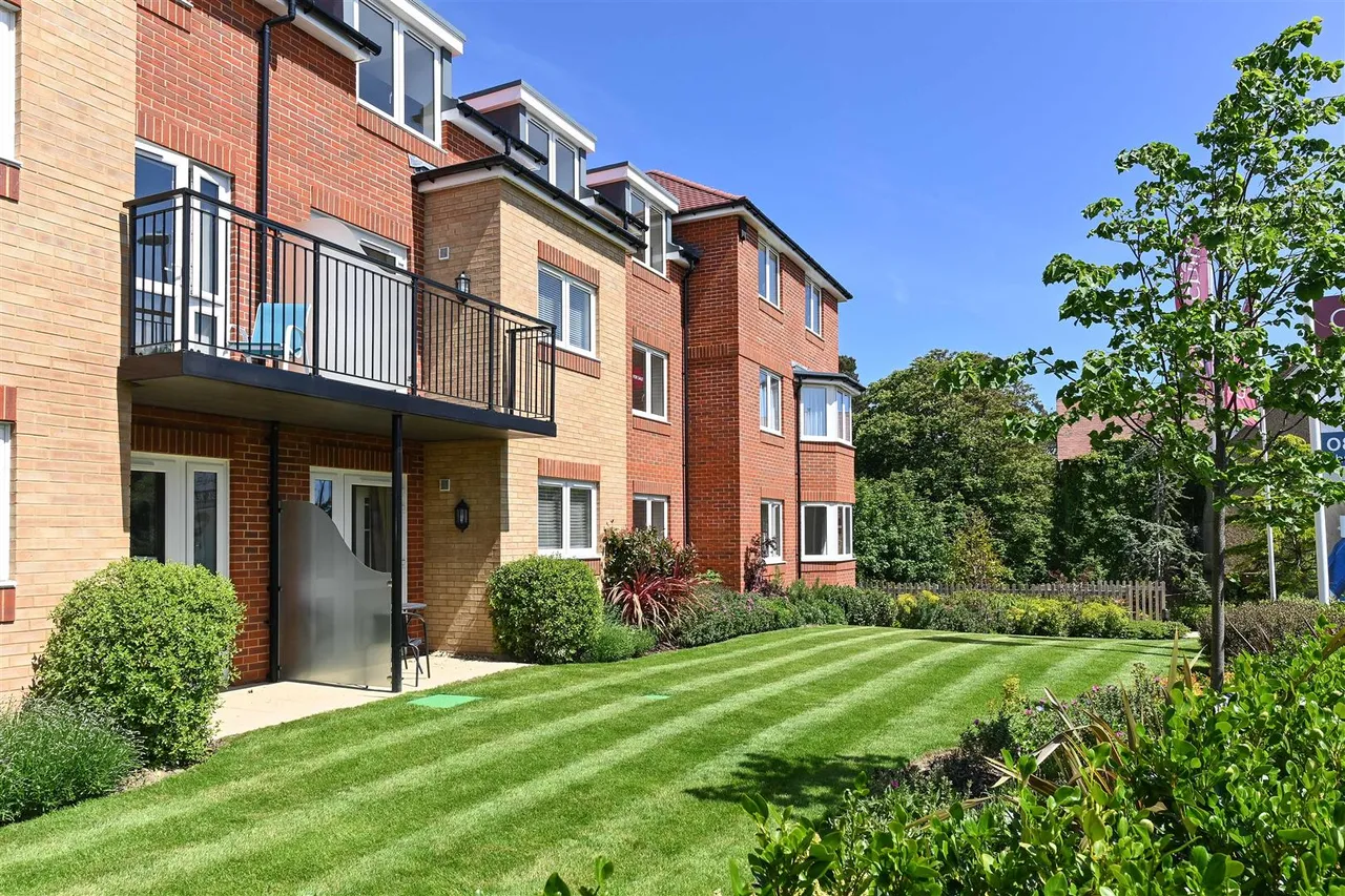 Botley Road, Park Gate, SO31, photo 13