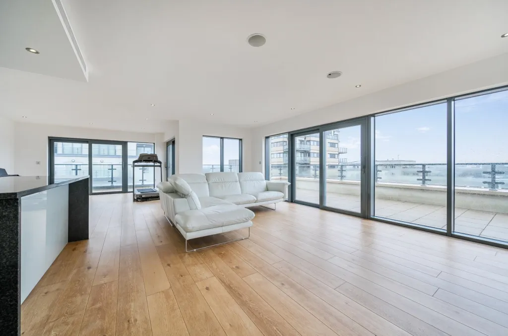 Boulevard Drive, Beaufort Park, NW9, photo 4