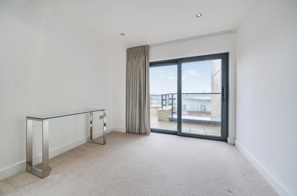 Boulevard Drive, Beaufort Park, NW9, photo 17