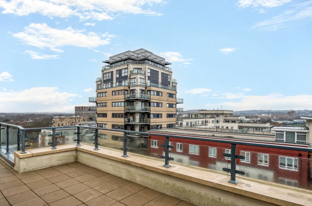 Boulevard Drive, Beaufort Park, NW9, photo 19