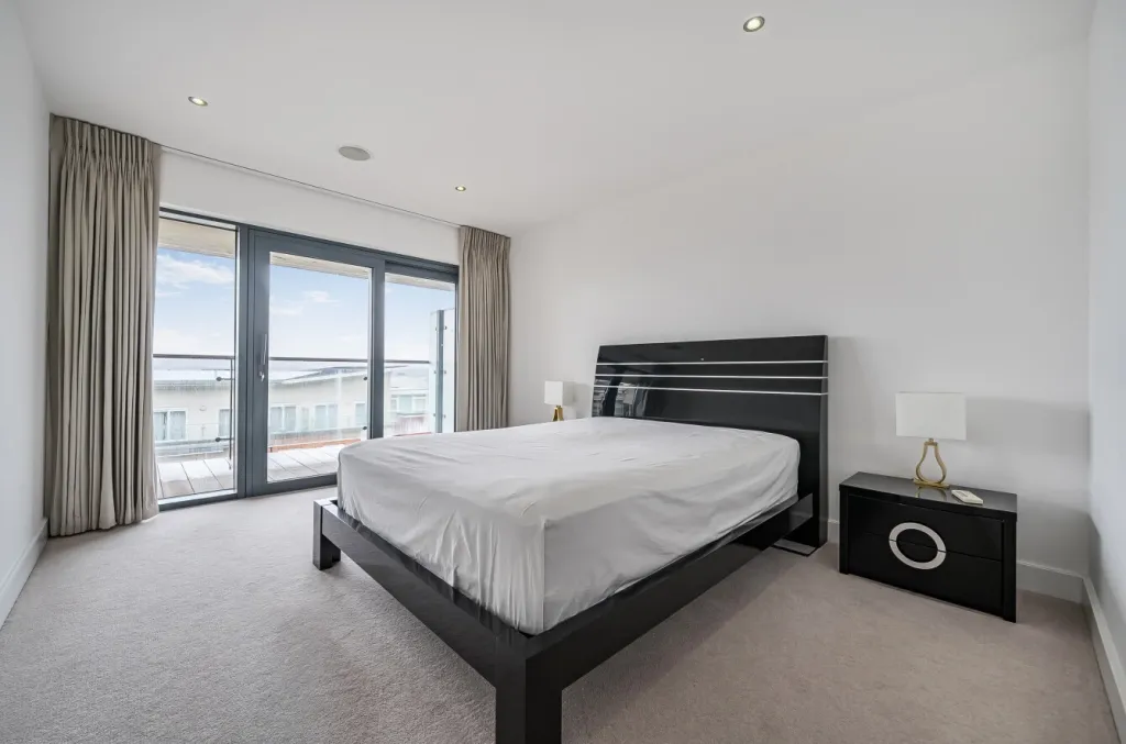 Boulevard Drive, Beaufort Park, NW9, photo 12