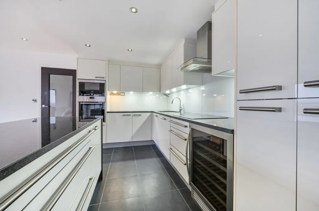 Boulevard Drive, Beaufort Park, NW9, photo 7