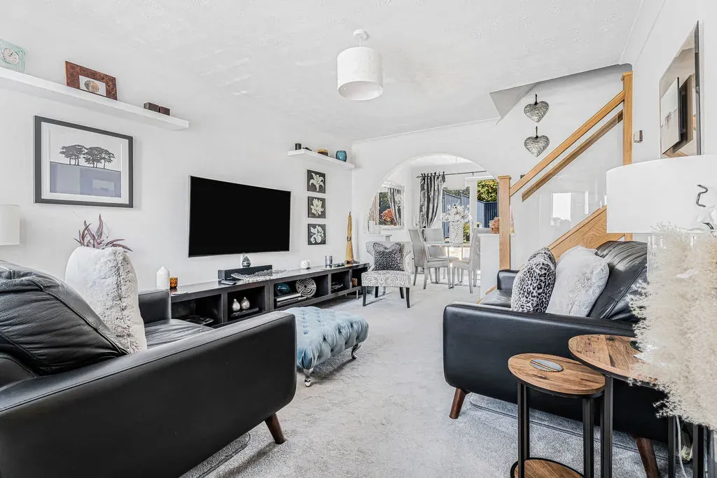 Hexham Gardens, Bletchley, Milton Keynes, Buckinghamshire, MK3 5EX, photo 2