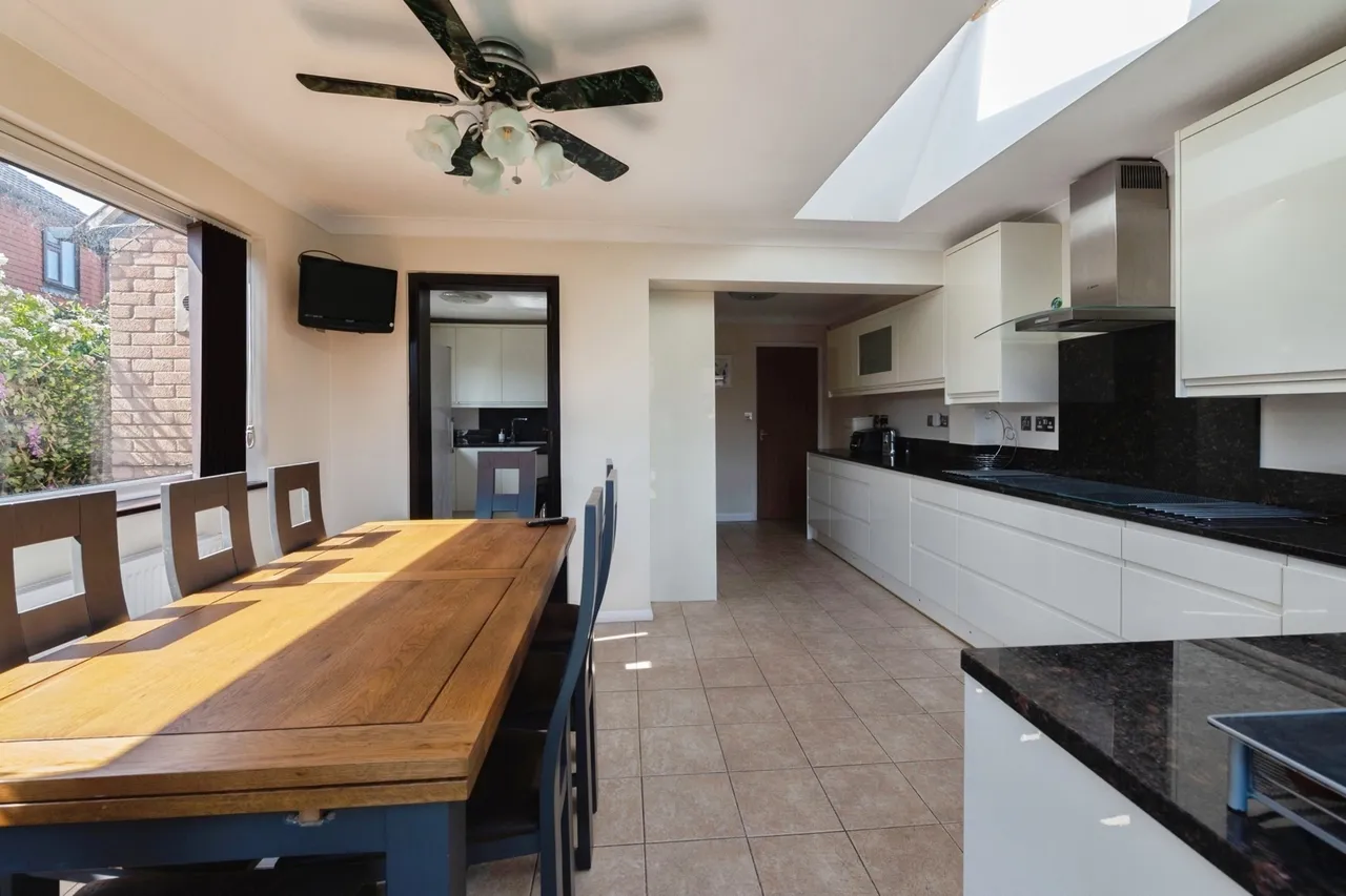 Brackley Crescent, Basildon, SS13, photo 19