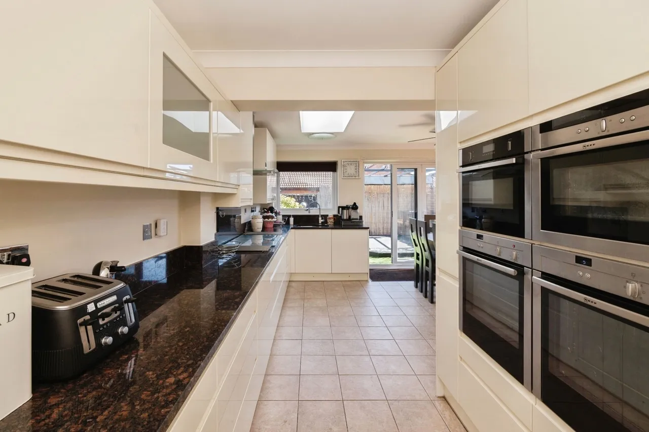 Brackley Crescent, Basildon, SS13, photo 16