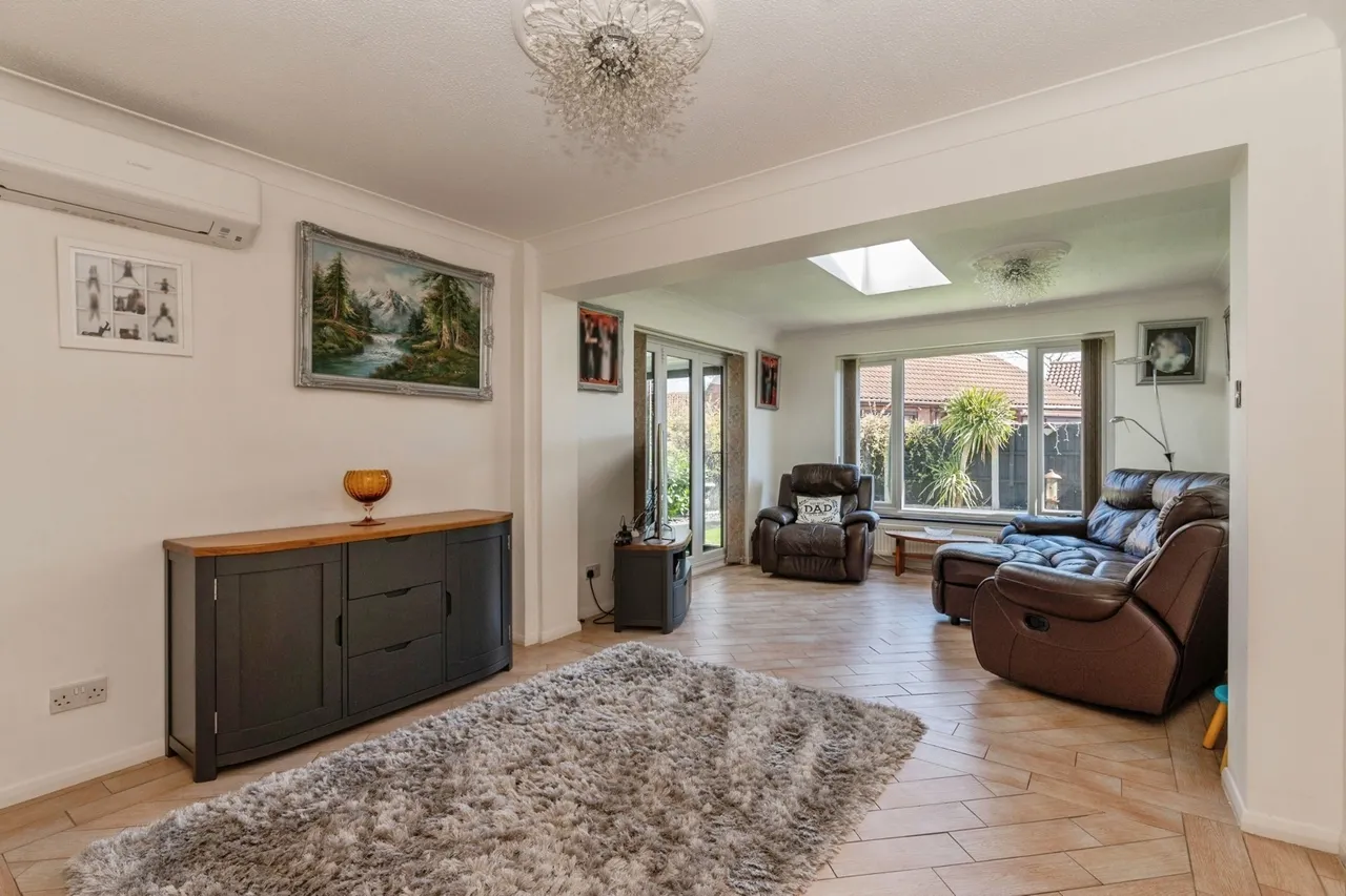 Brackley Crescent, Basildon, SS13, photo 5