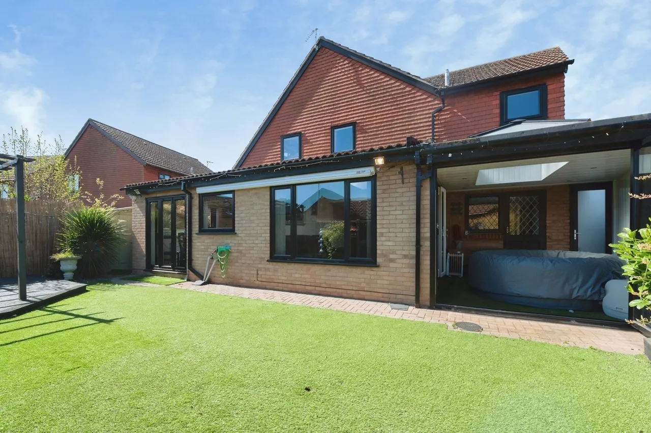 Brackley Crescent, Basildon, SS13, photo 12