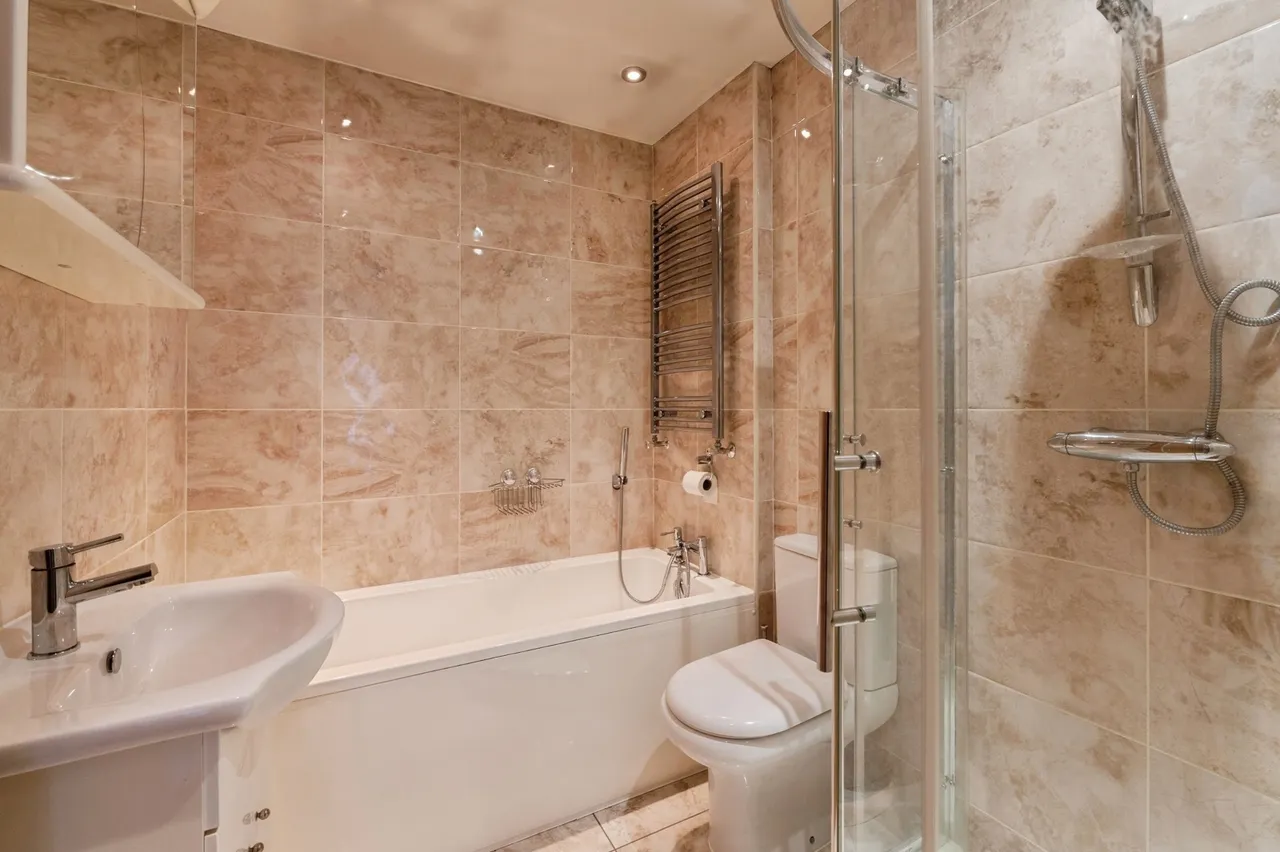 Brackley Crescent, Basildon, SS13, photo 9