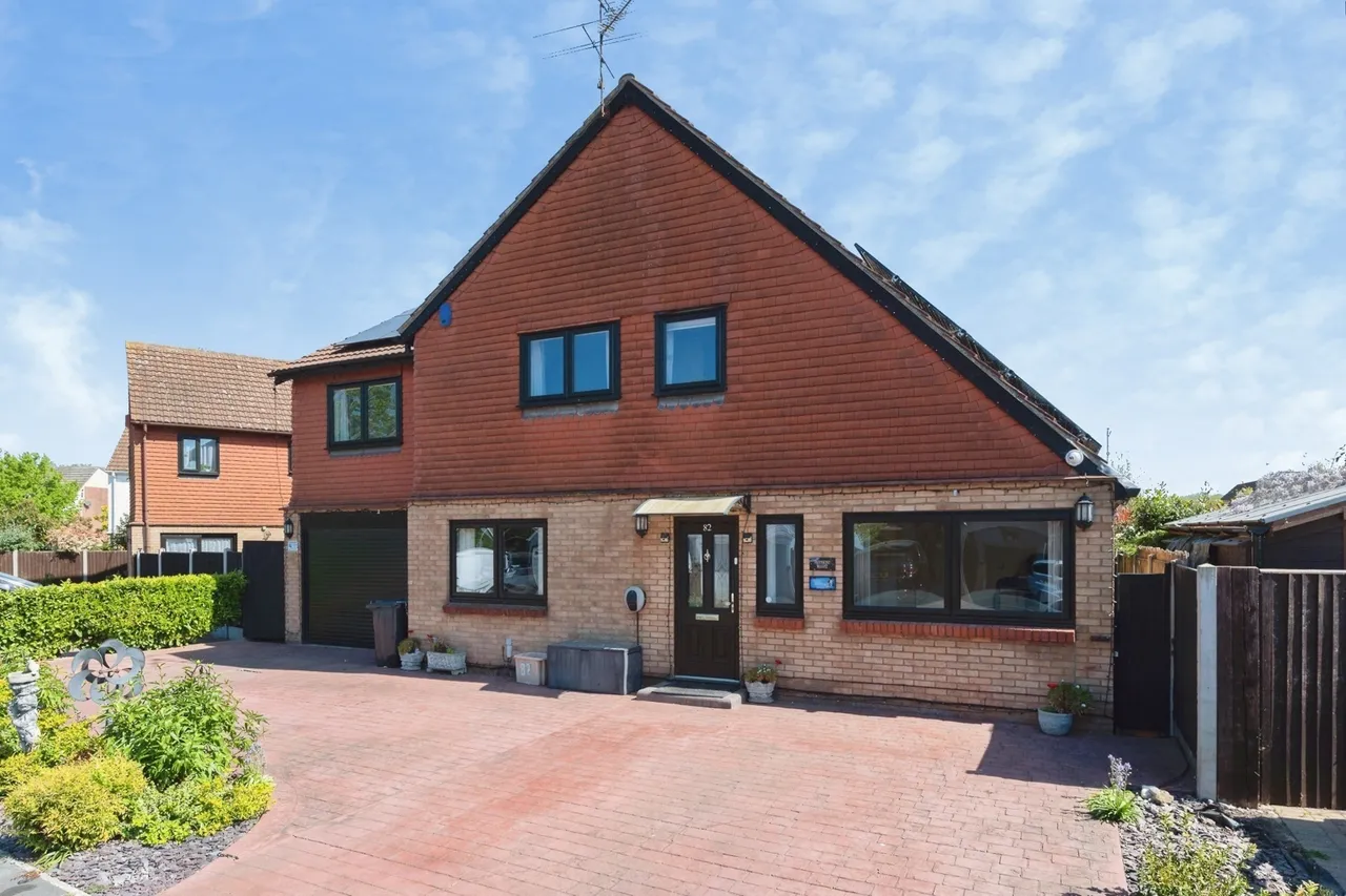 Brackley Crescent, Basildon, SS13, photo 15