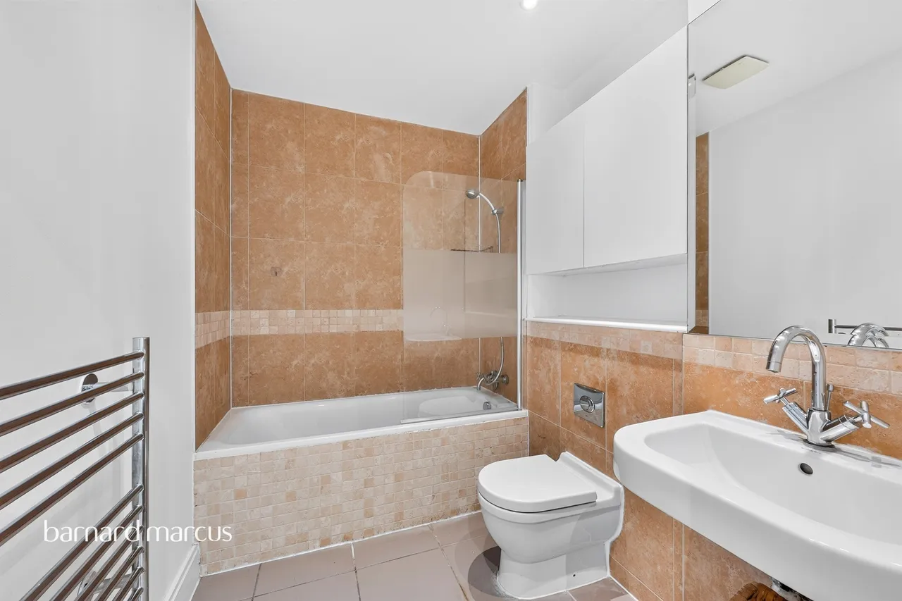 Beaumont Drive, Worcester Park, KT4, photo 13