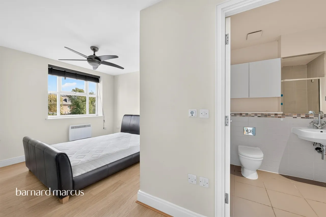 Beaumont Drive, Worcester Park, KT4, photo 9