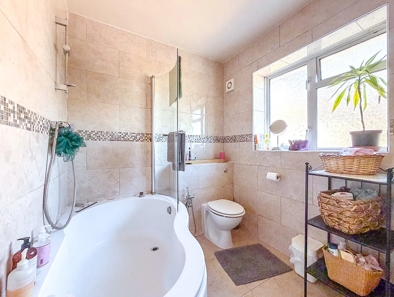 Pinn Way, Ruislip, HA4, photo 11