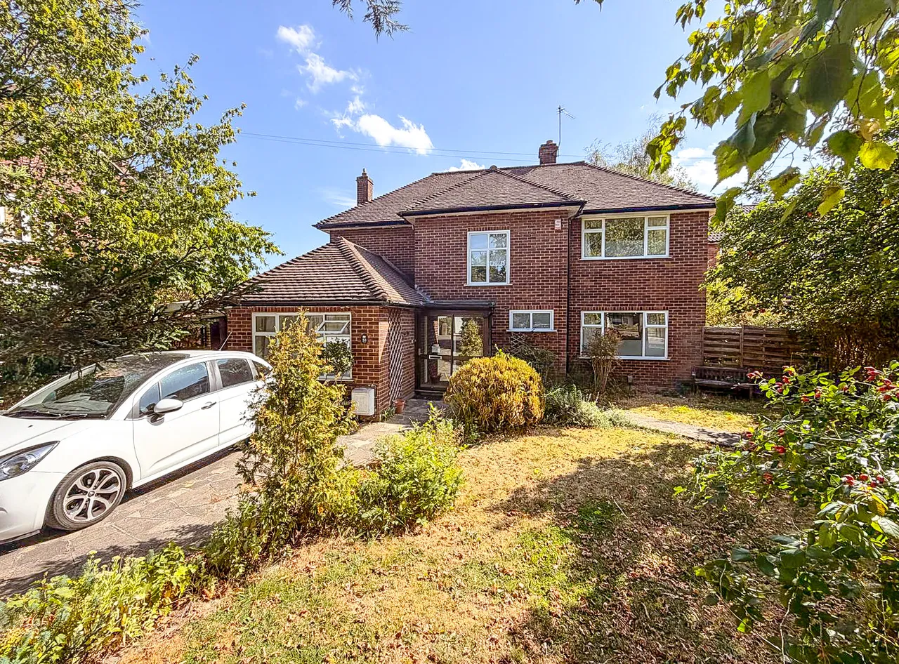 4 bed house to rent — Pinn Way, Ruislip, HA4