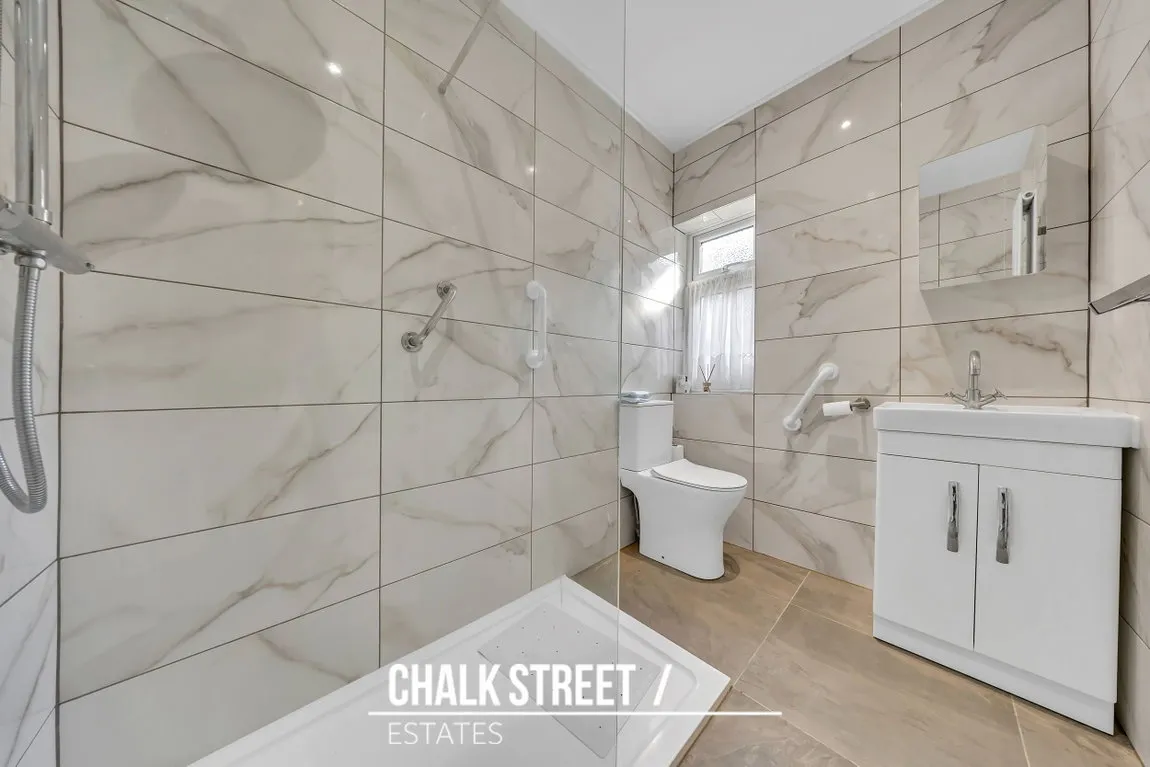 McIntosh Close, Romford, RM1, photo 11