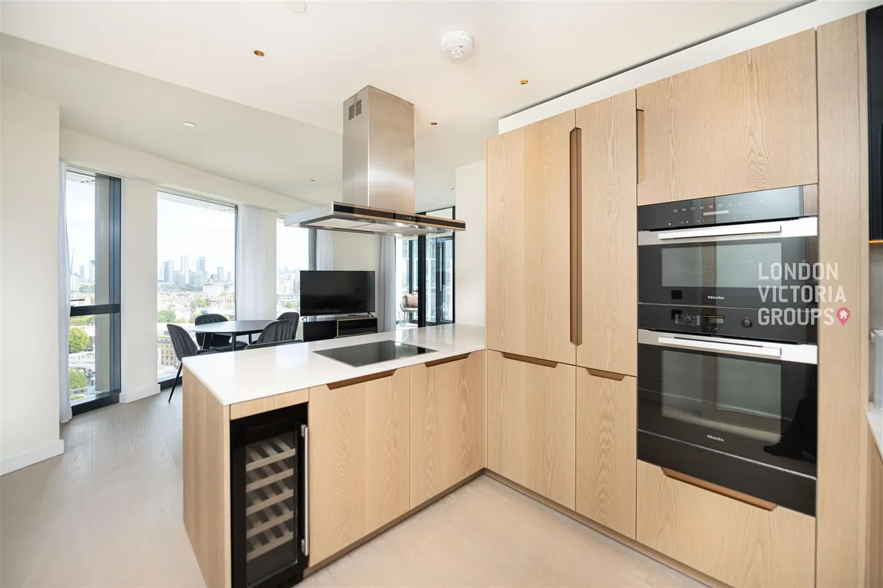Nine Elms Lane, London, photo 4