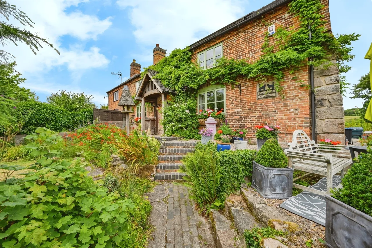 3 bed house for sale — Rosebank Cottages, Roston, Ashbourne