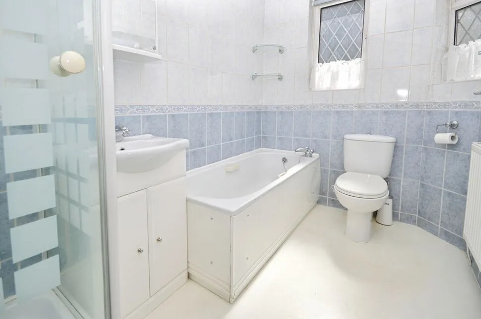 Woodlawn Crescent, Whitton, Twickenham, TW2, photo 7