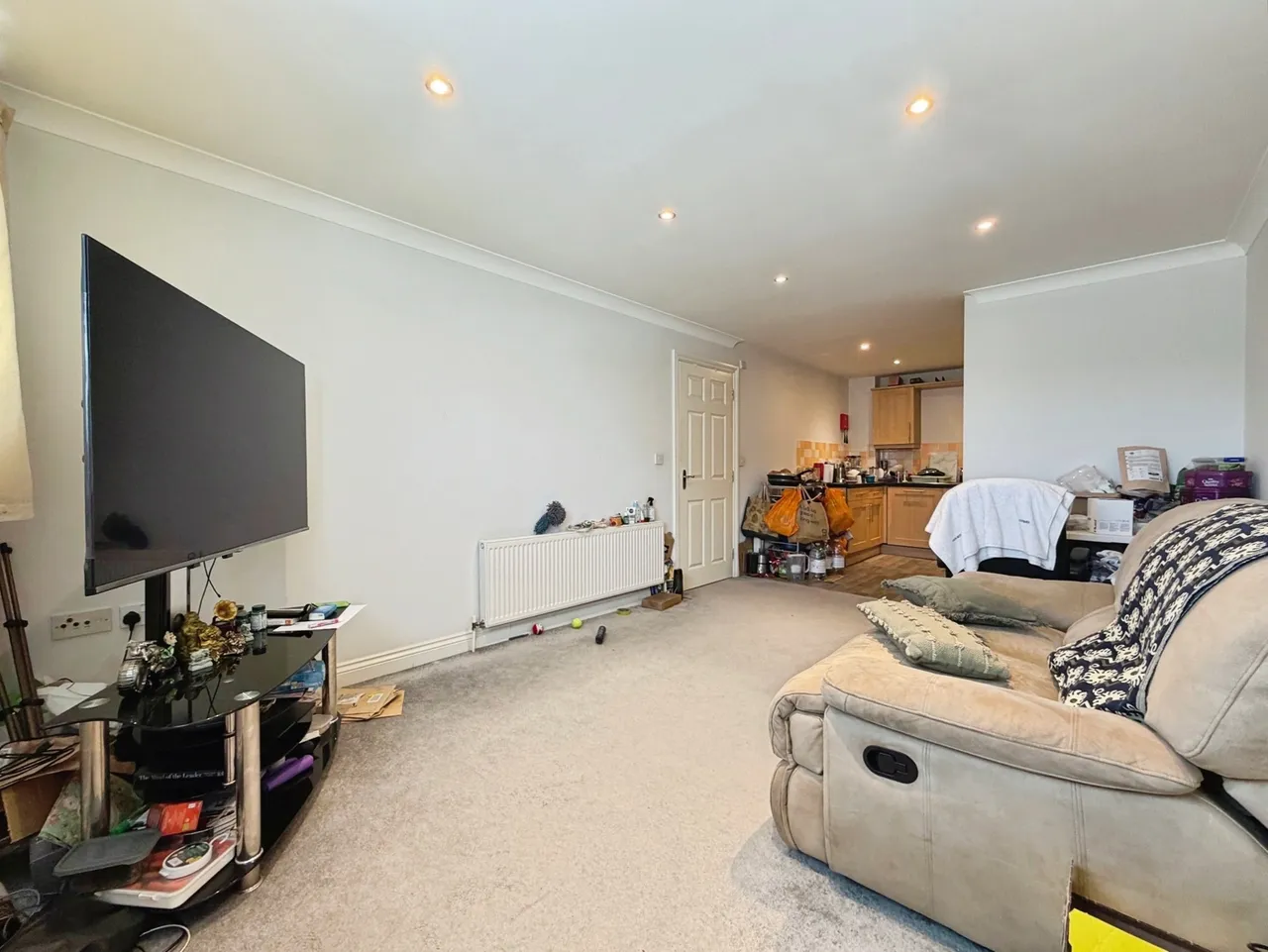 Queensmead, Farnborough, Hampshire, GU14 7SU, photo 3