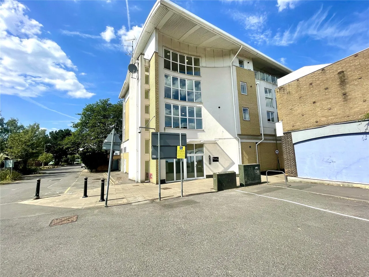 1 bed flat for sale — Queensmead, Farnborough, Hampshire, GU14 7SU