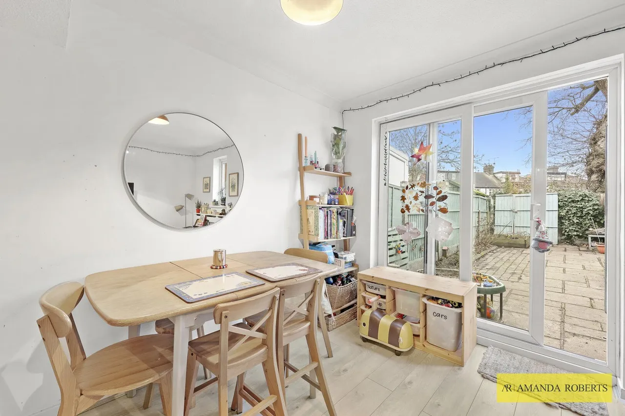Greenbank Close, London, photo 11