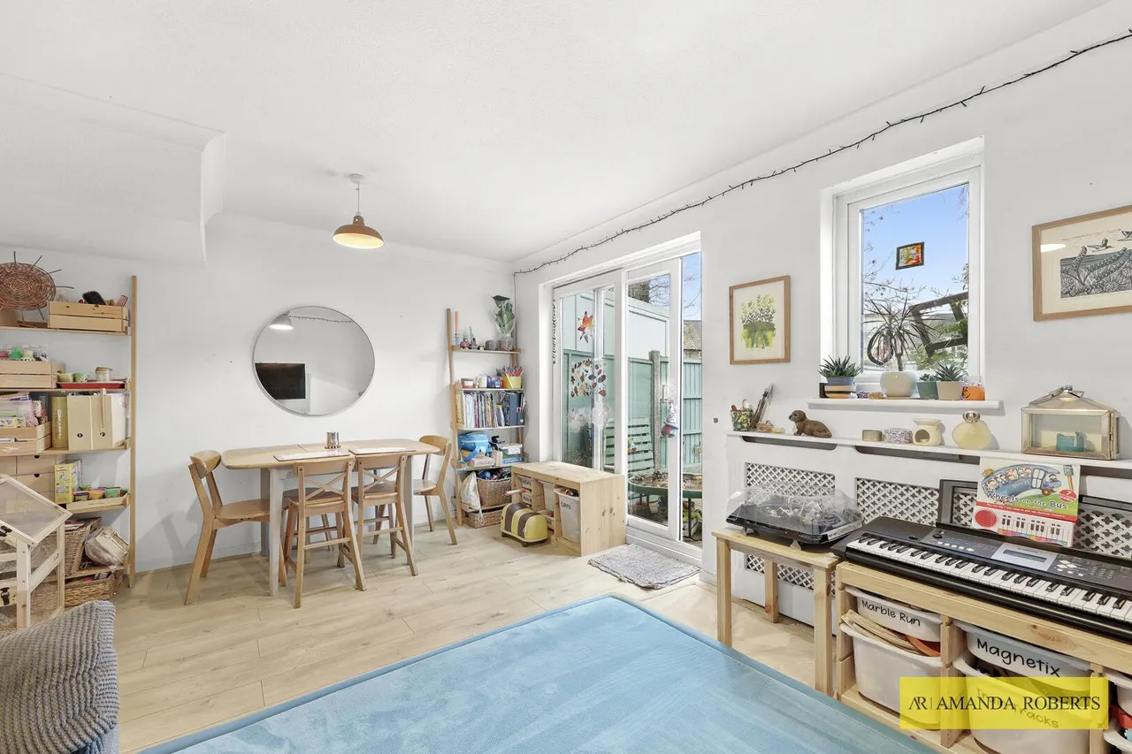 Greenbank Close, London, photo 9