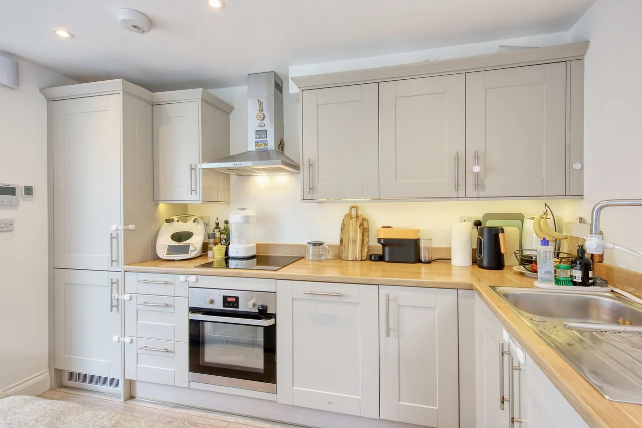 High Street, Hampton Wick, KT1 4DB, photo 11
