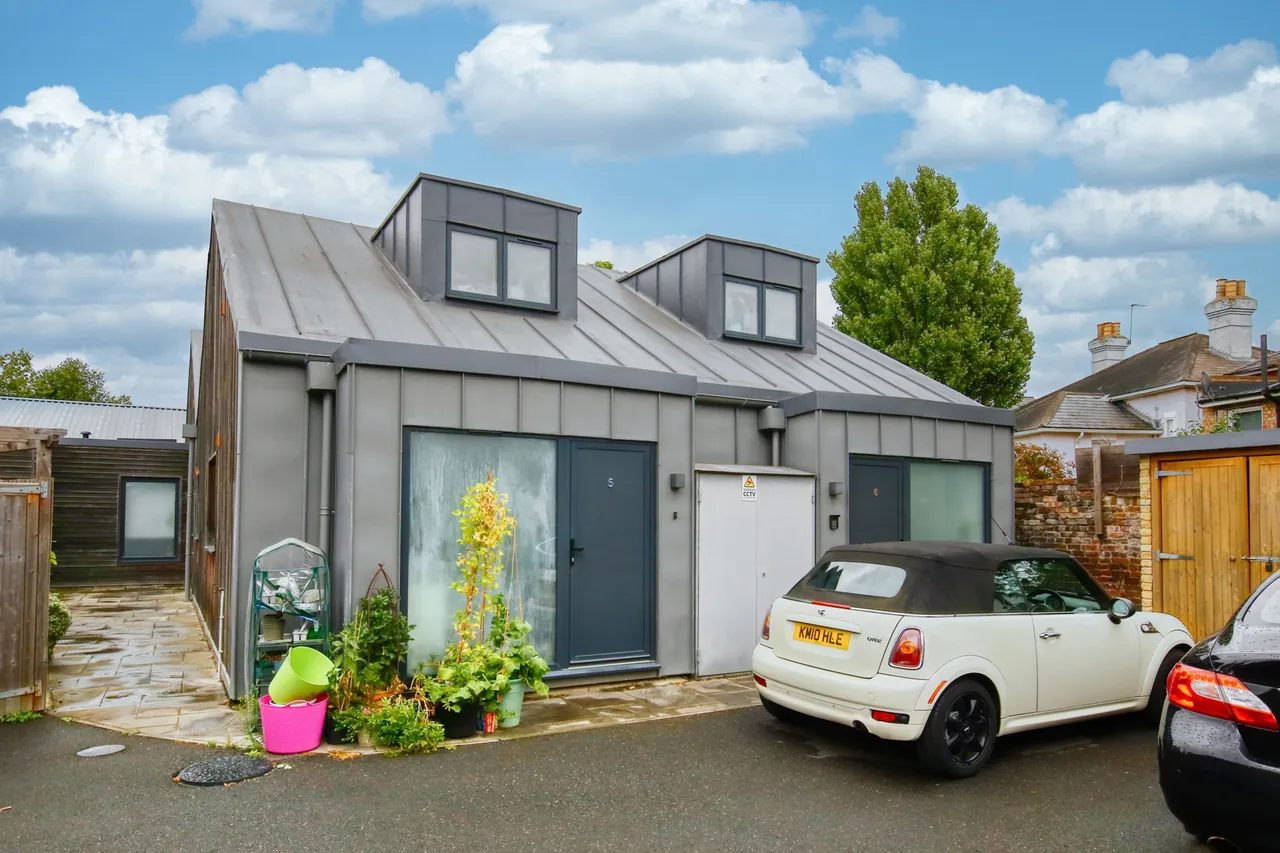 High Street, Hampton Wick, KT1 4DB, photo 8