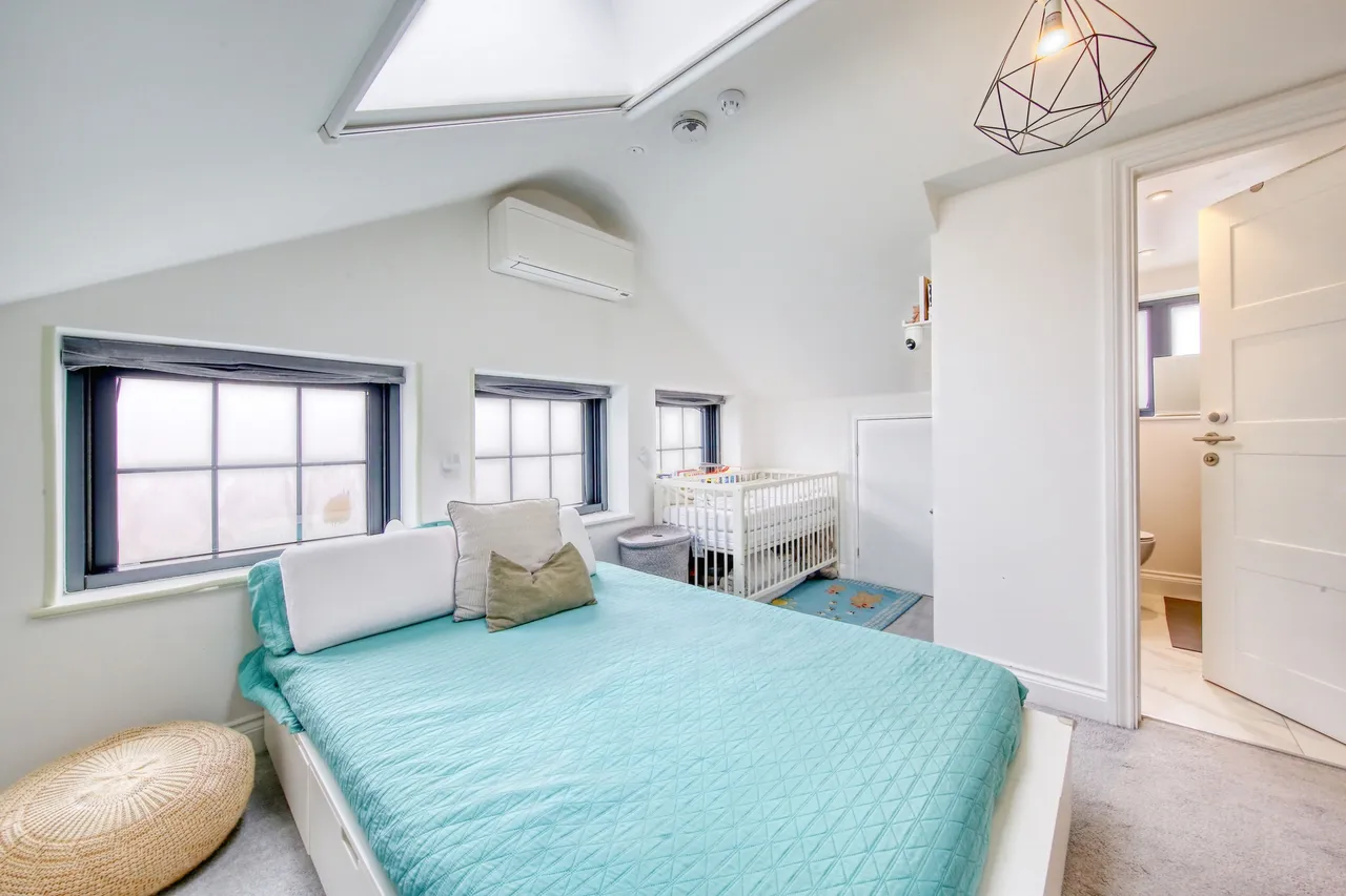 High Street, Hampton Wick, KT1 4DB, photo 4