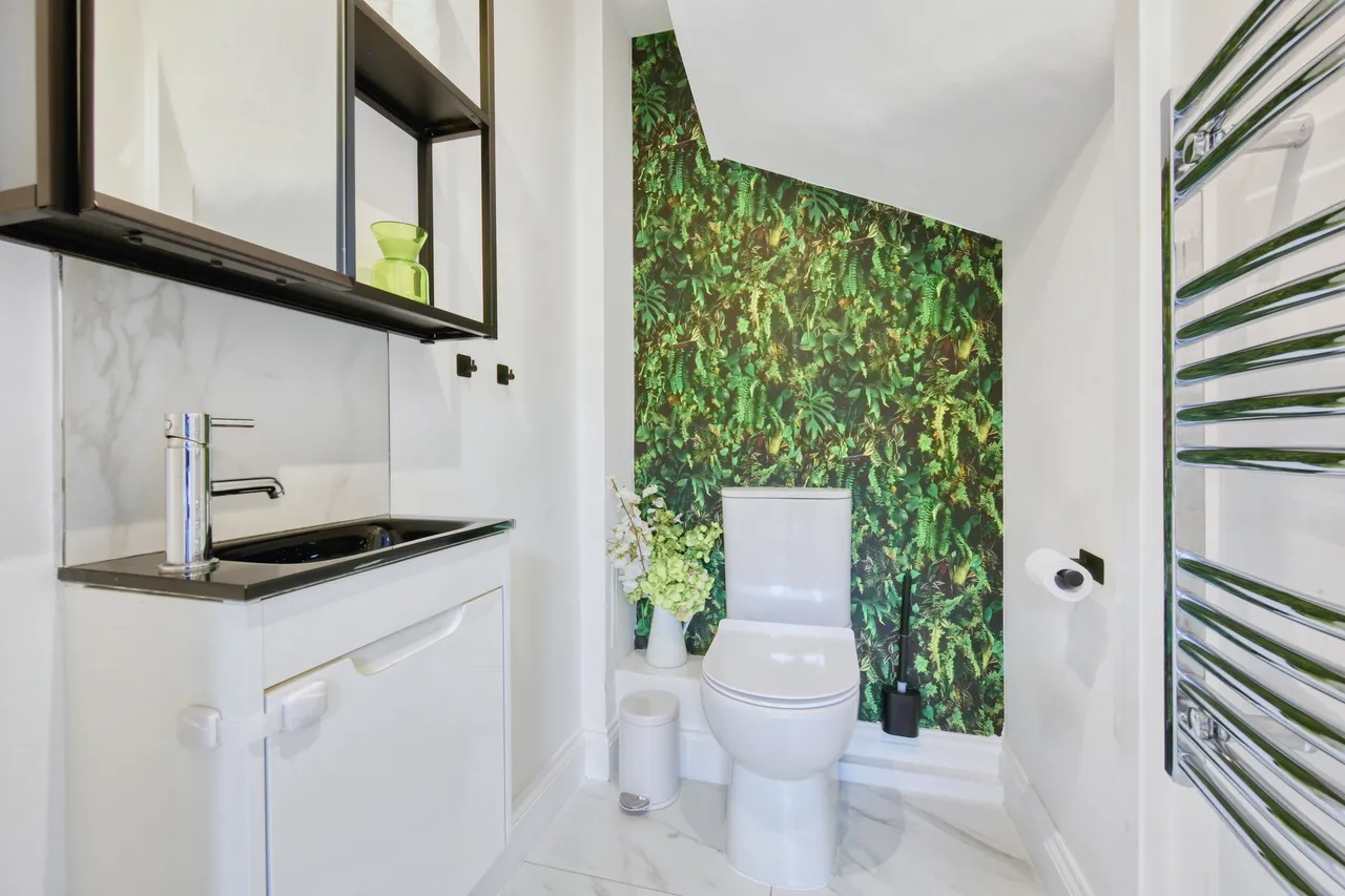 High Street, Hampton Wick, KT1 4DB, photo 10