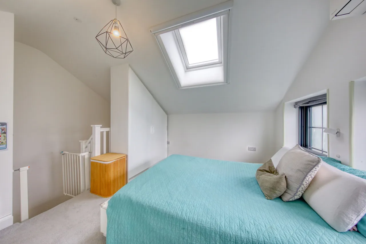 High Street, Hampton Wick, KT1 4DB, photo 7