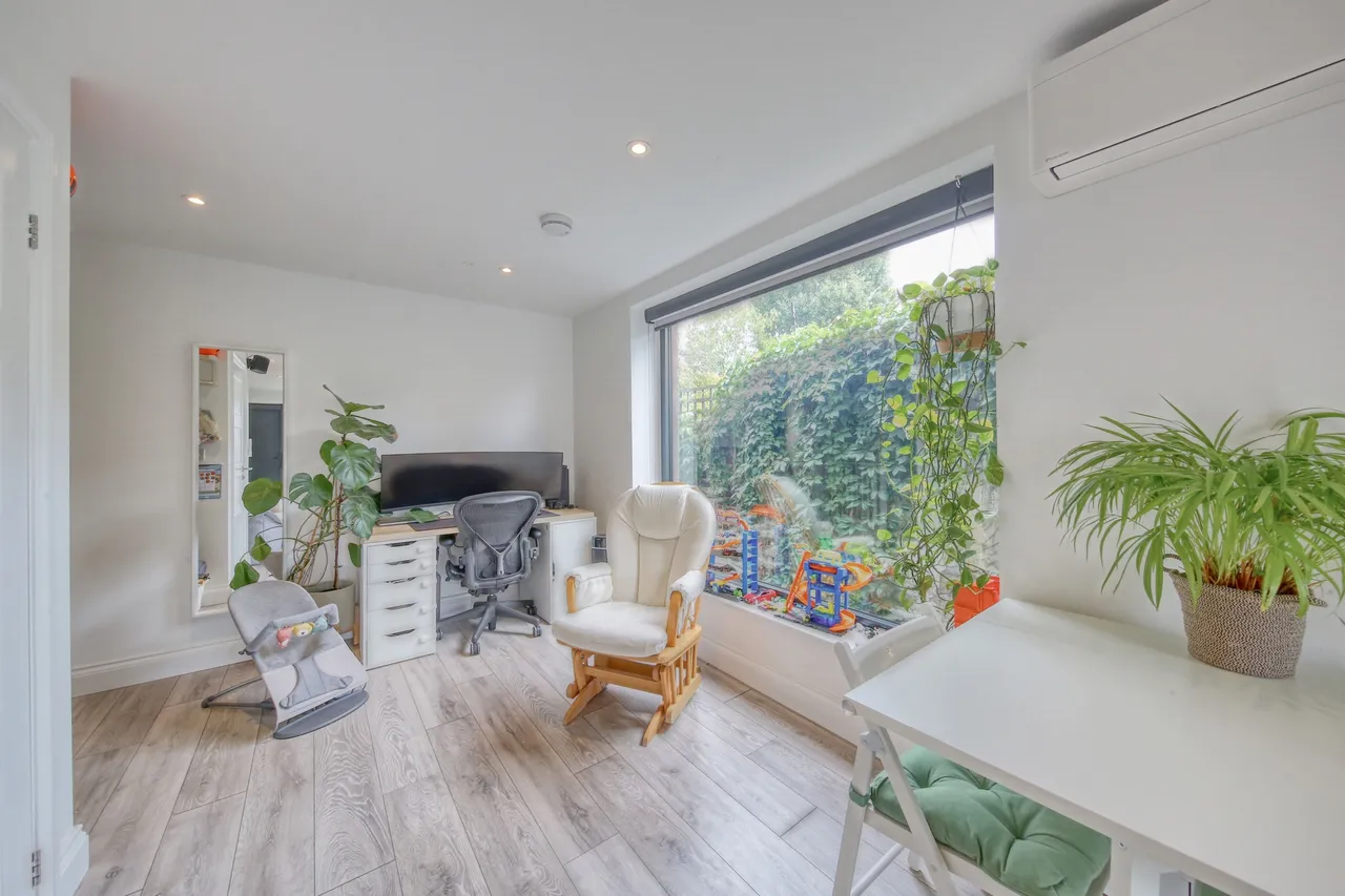 High Street, Hampton Wick, KT1 4DB, photo 9