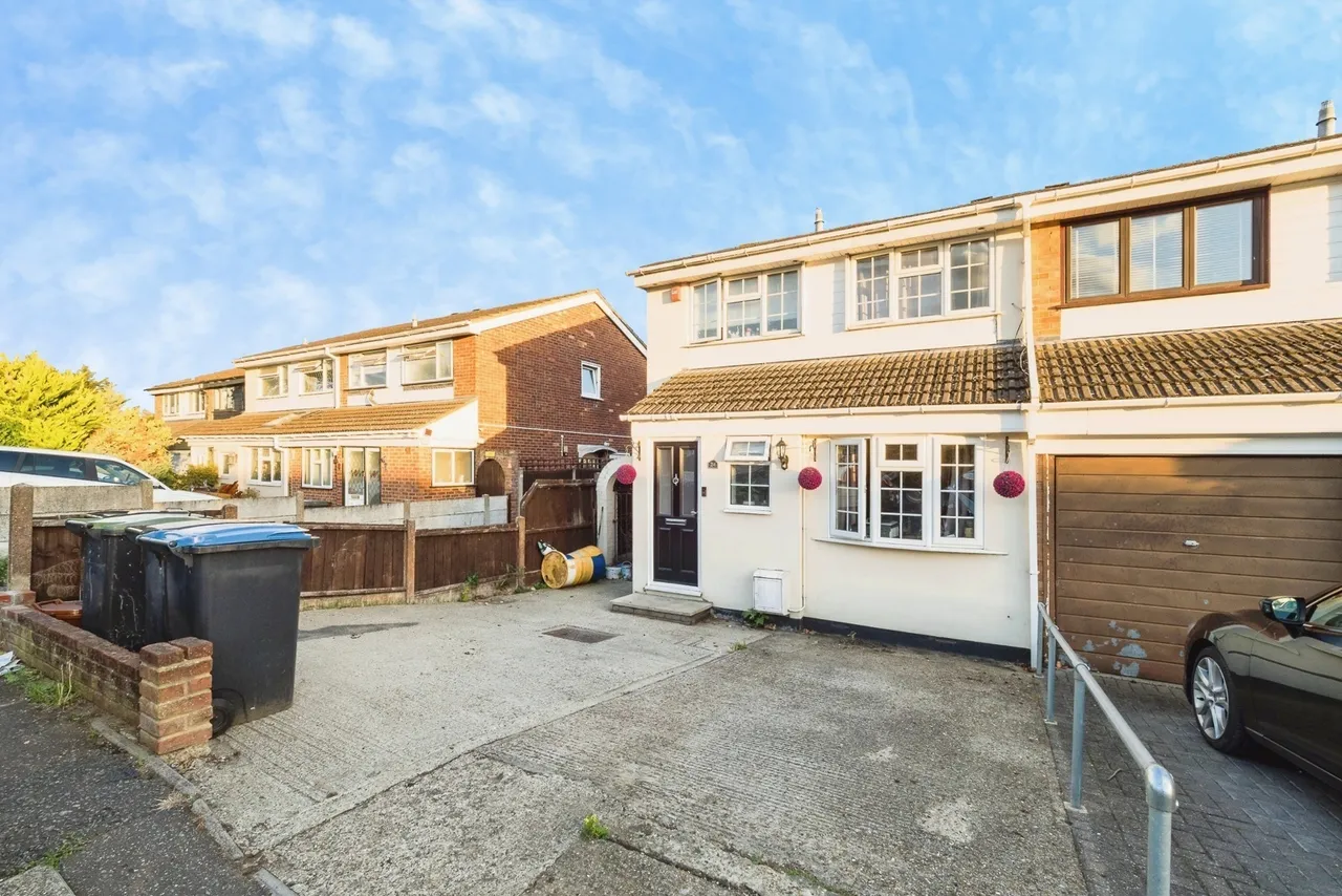 3 bed house for sale, View Close, Chigwell, IG7