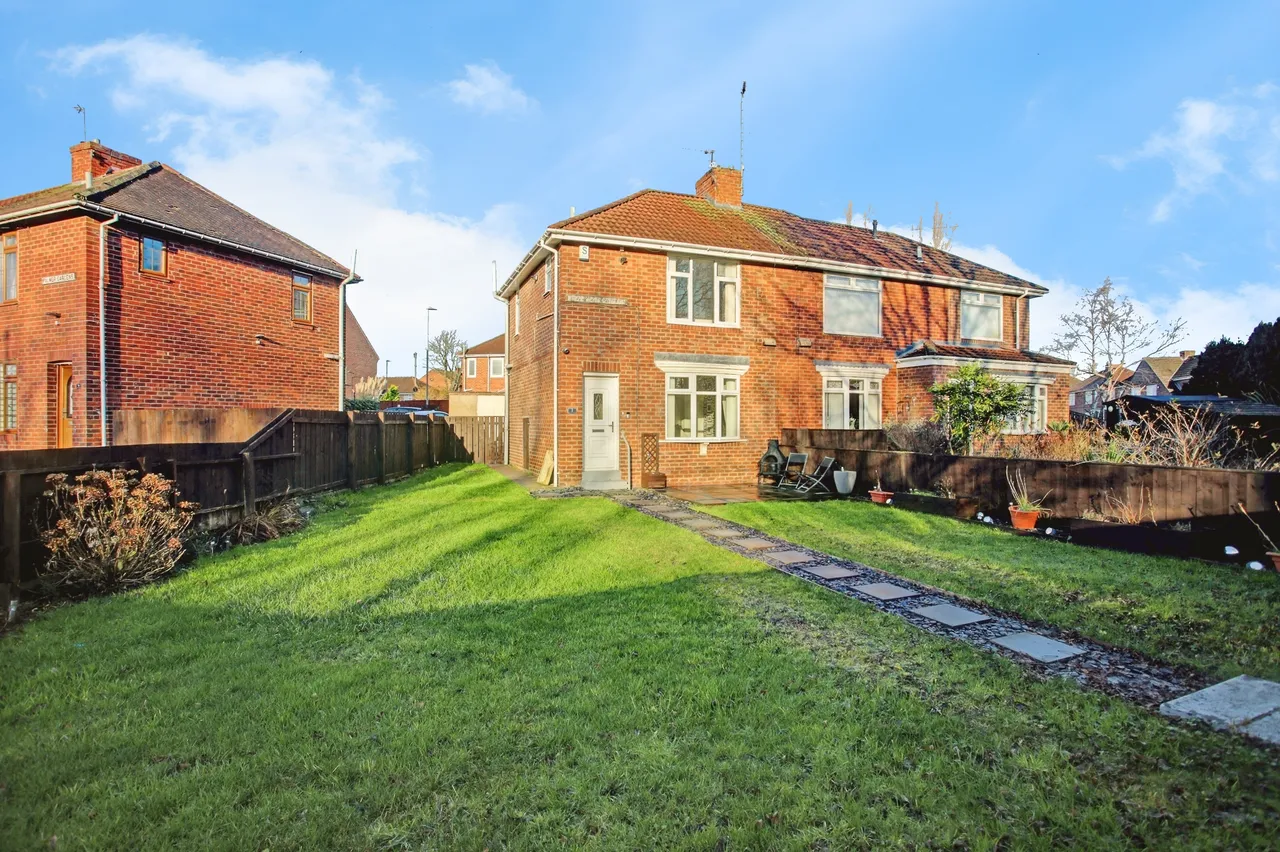 2 bed house for sale, Whitemere Gardens, Gateshead, NE10