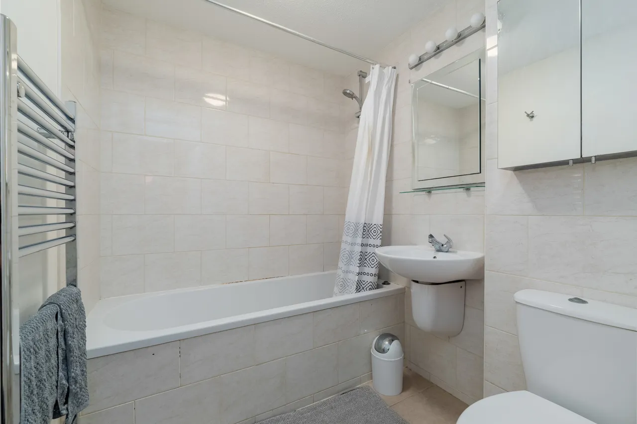 St. Katharines Way, London, E1W, photo 6