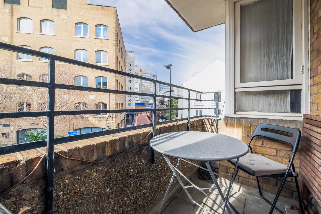 St. Katharines Way, London, E1W, photo 3