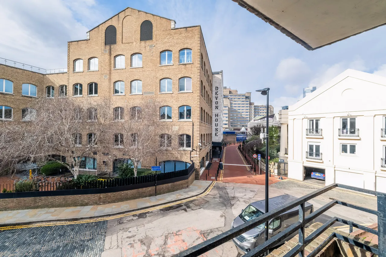 St. Katharines Way, London, E1W, photo 2