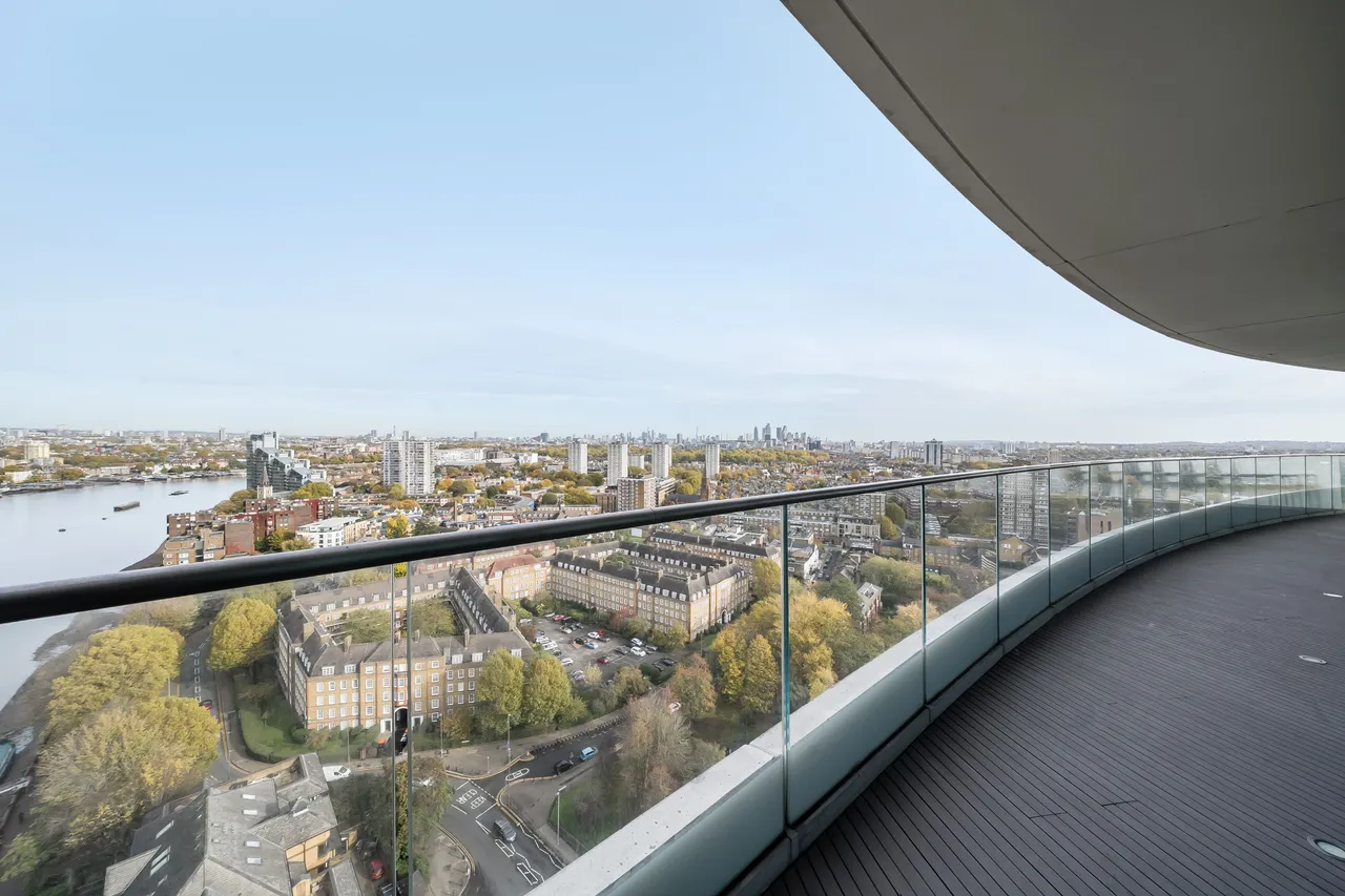 Flat 99, Lombard Wharf, 12 Lombard Road, London, photo 2