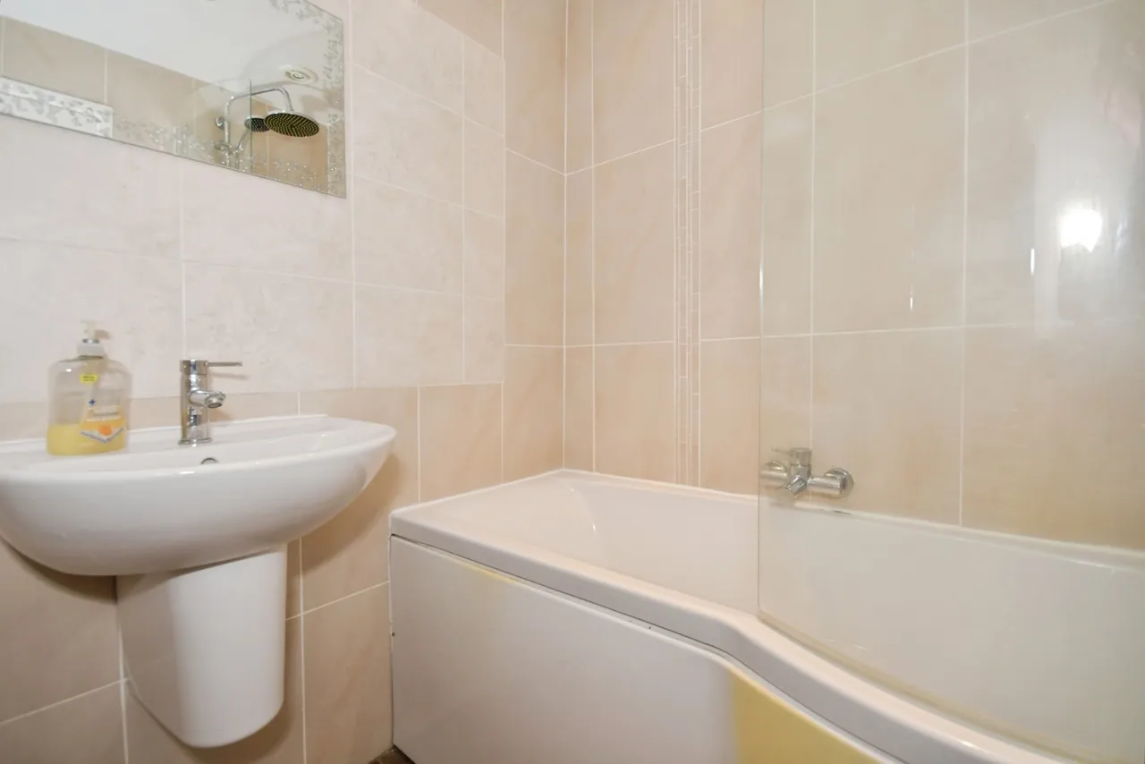 Gower Crescent, Chesterfield, Derbyshire, S40, photo 14