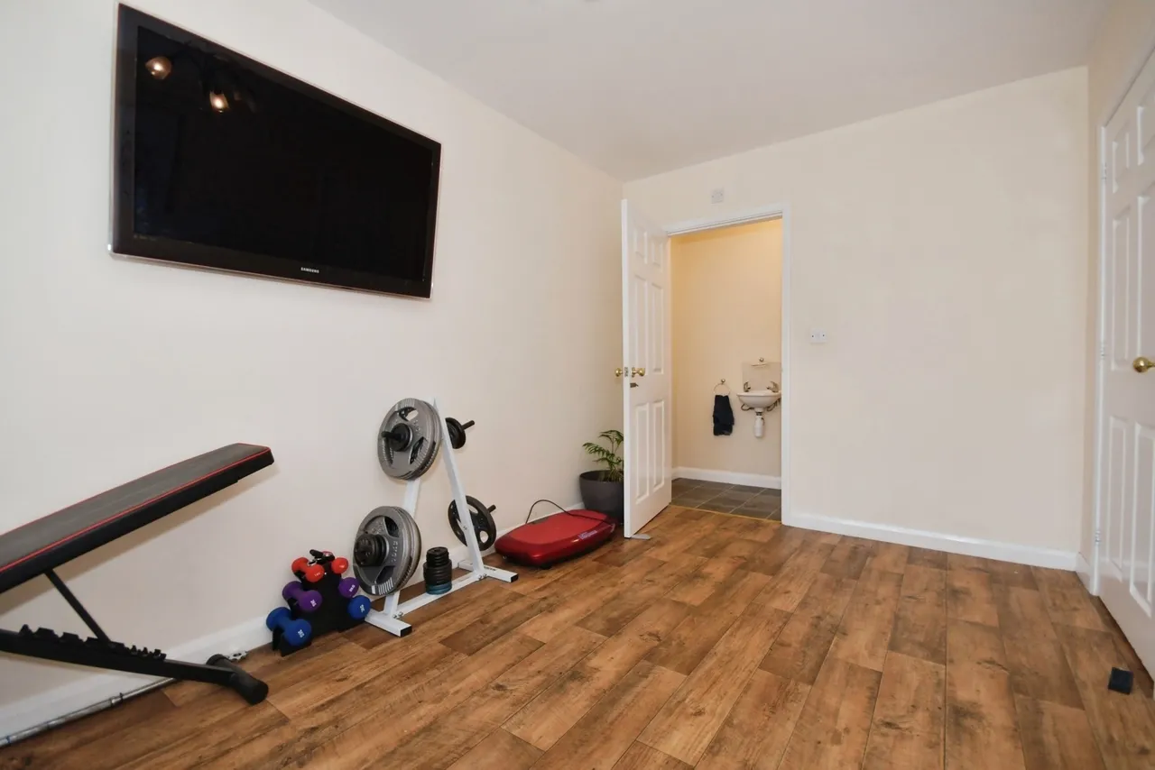 Gower Crescent, Chesterfield, Derbyshire, S40, photo 17