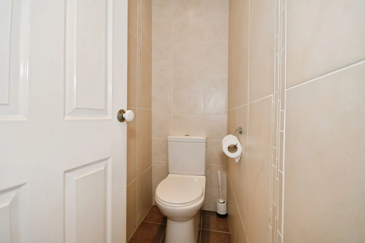 Gower Crescent, Chesterfield, Derbyshire, S40, photo 16