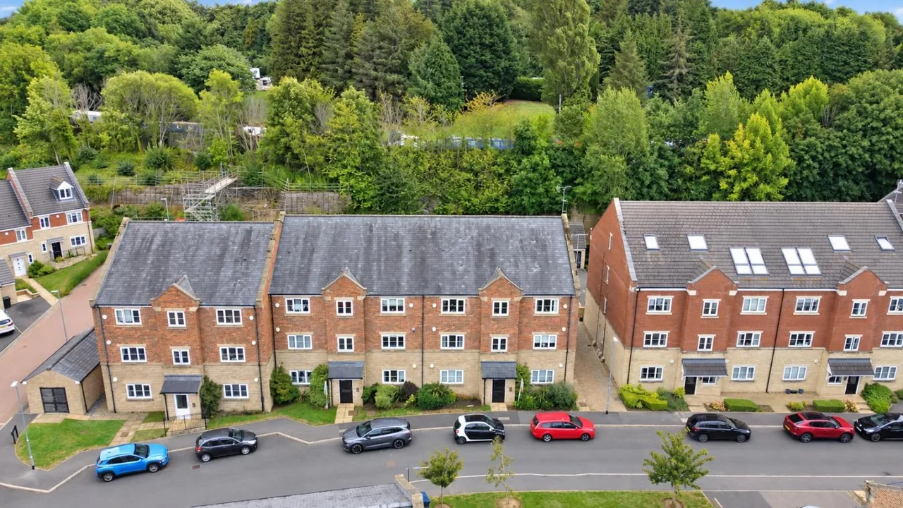 2 bed flat for sale, Horsforde View, Leeds, LS13