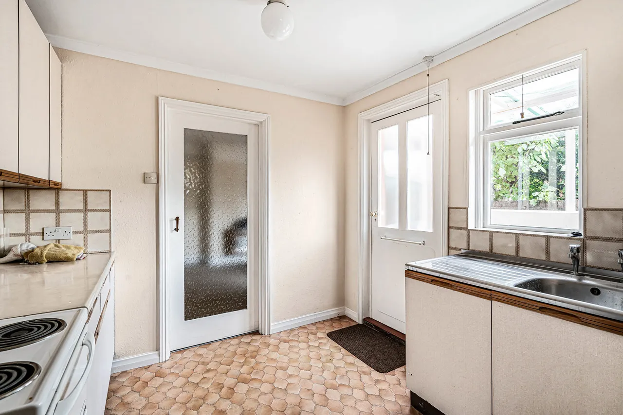 Sumner Road, Farnham, GU9, photo 13