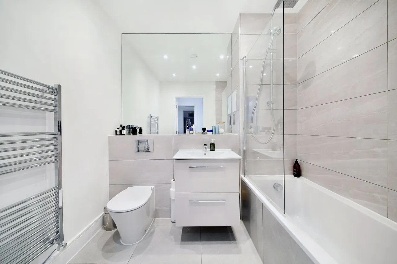 Hyde Lane, London, SW11, photo 6